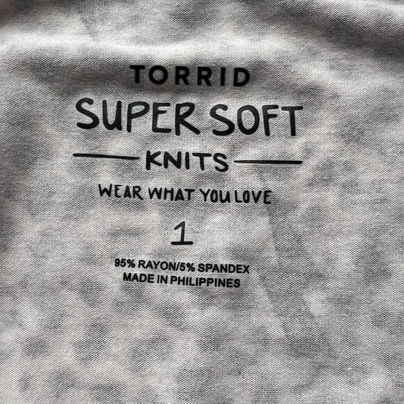 Torrid Super Soft Knits Leopard Print Tank Top w/ Lightning Bolt Pattern Size 1 - Picture 3 of 4